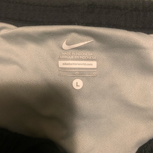 Nike shorts - Picture 2 of 4